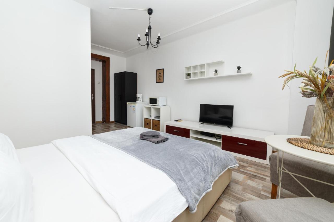 Color Apartments Street Blanari 12 Букурещ Екстериор снимка