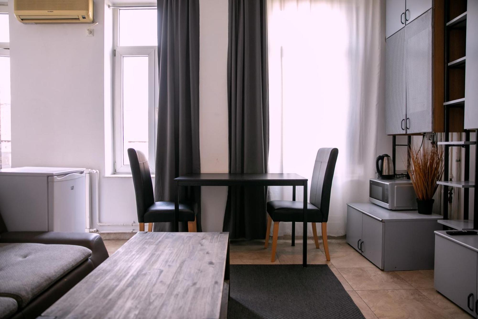 Color Apartments Street Blanari 12 Букурещ Екстериор снимка