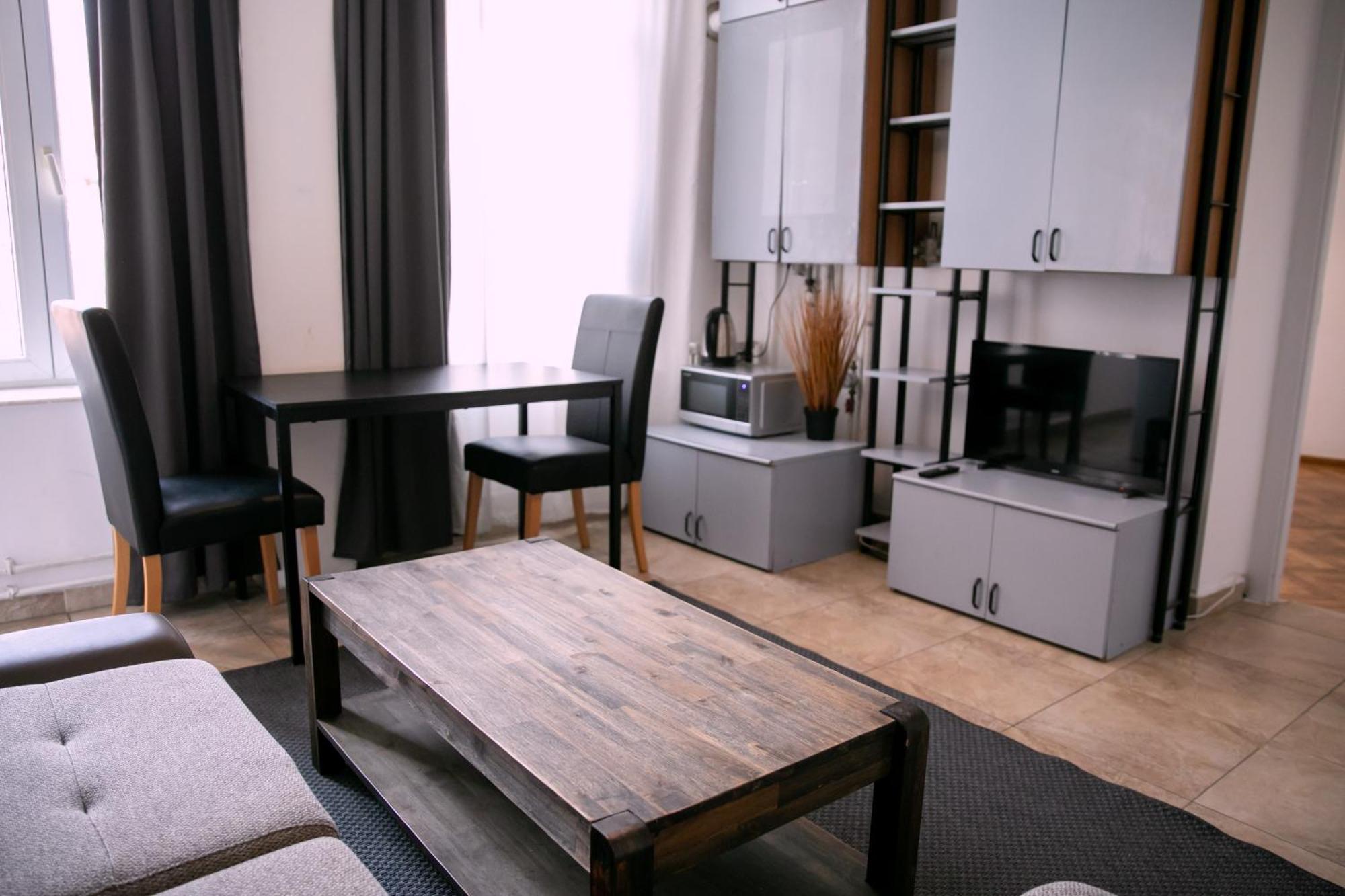 Color Apartments Street Blanari 12 Букурещ Екстериор снимка