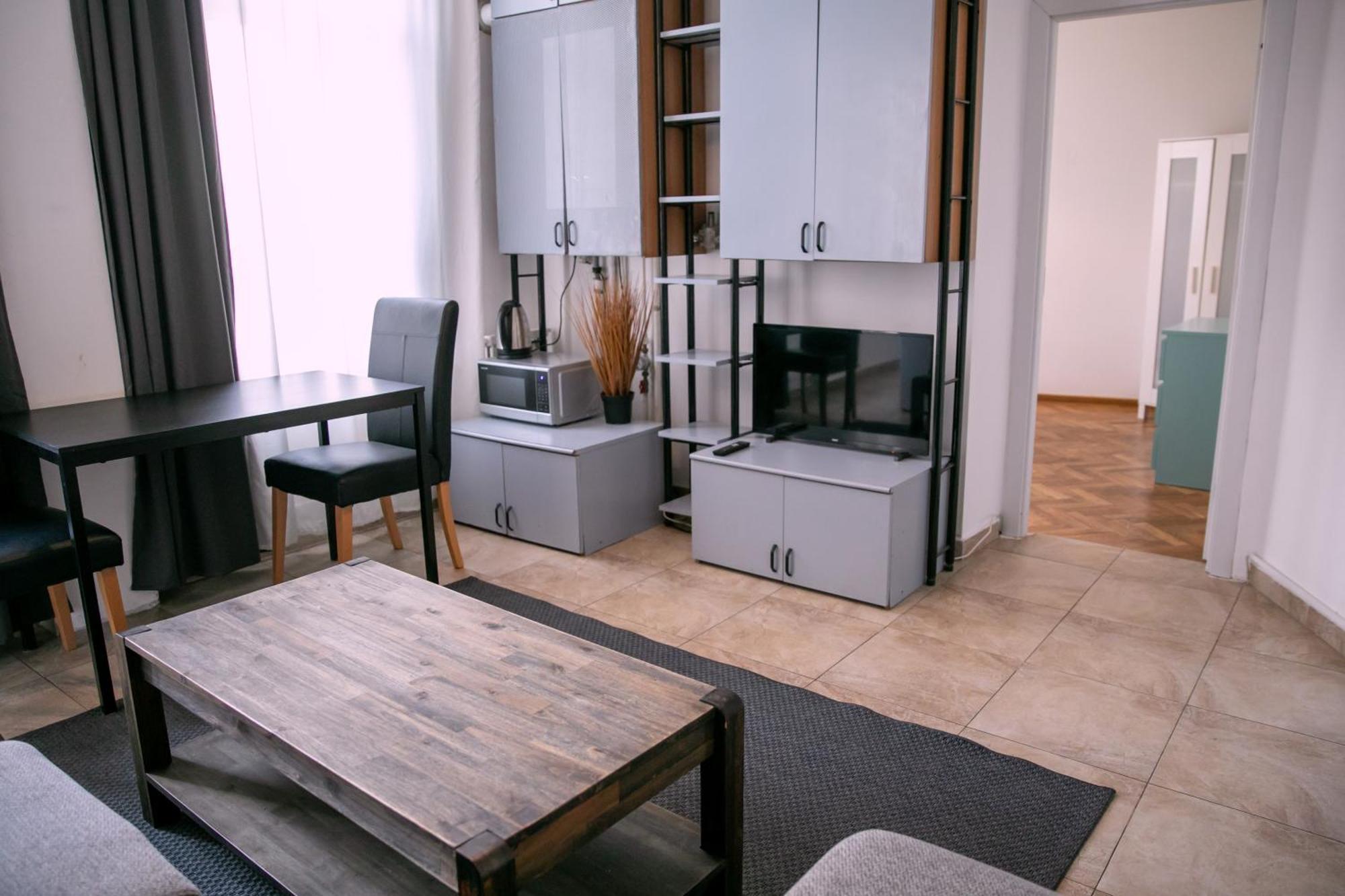 Color Apartments Street Blanari 12 Букурещ Екстериор снимка