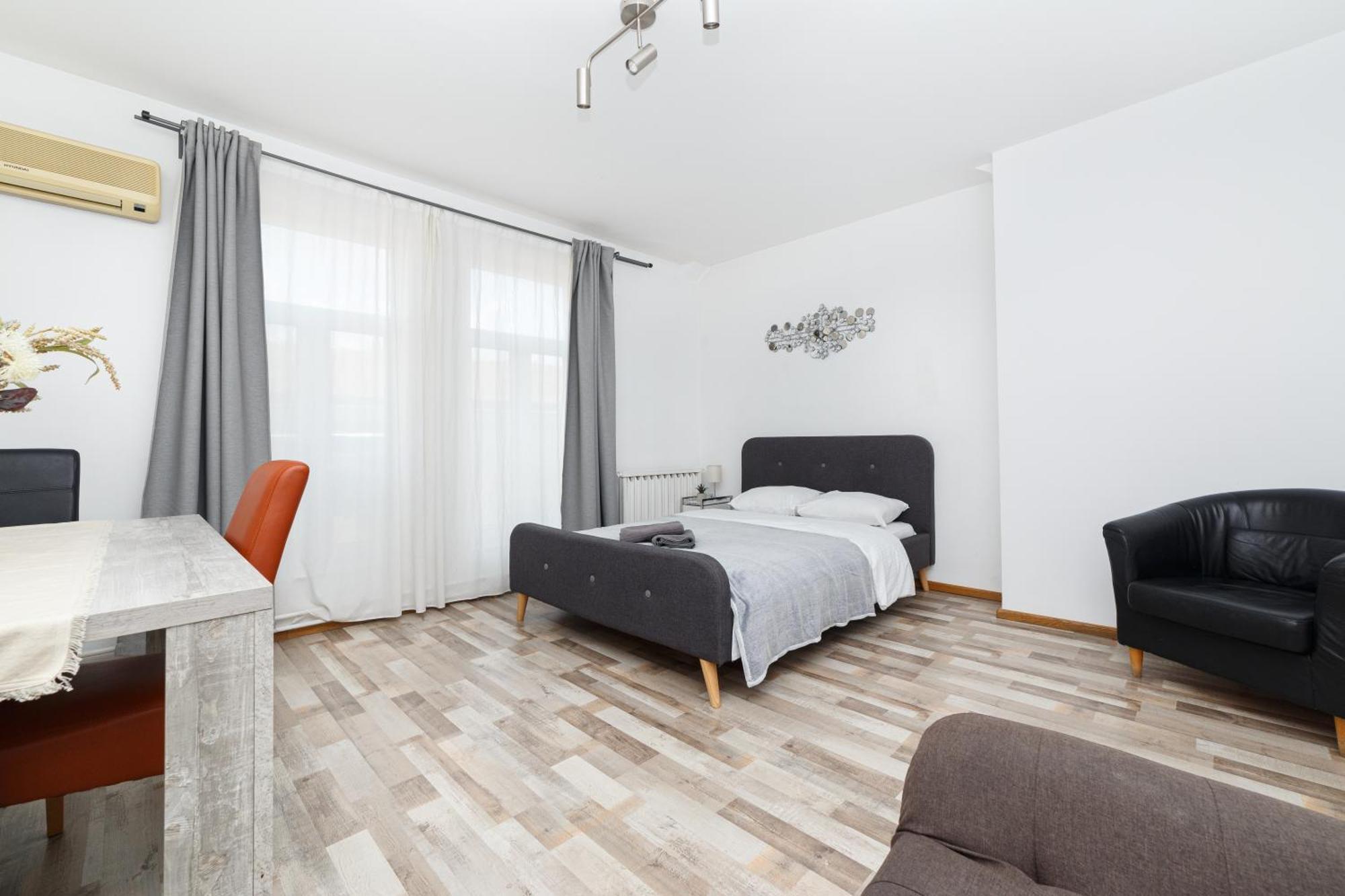 Color Apartments Street Blanari 12 Букурещ Екстериор снимка