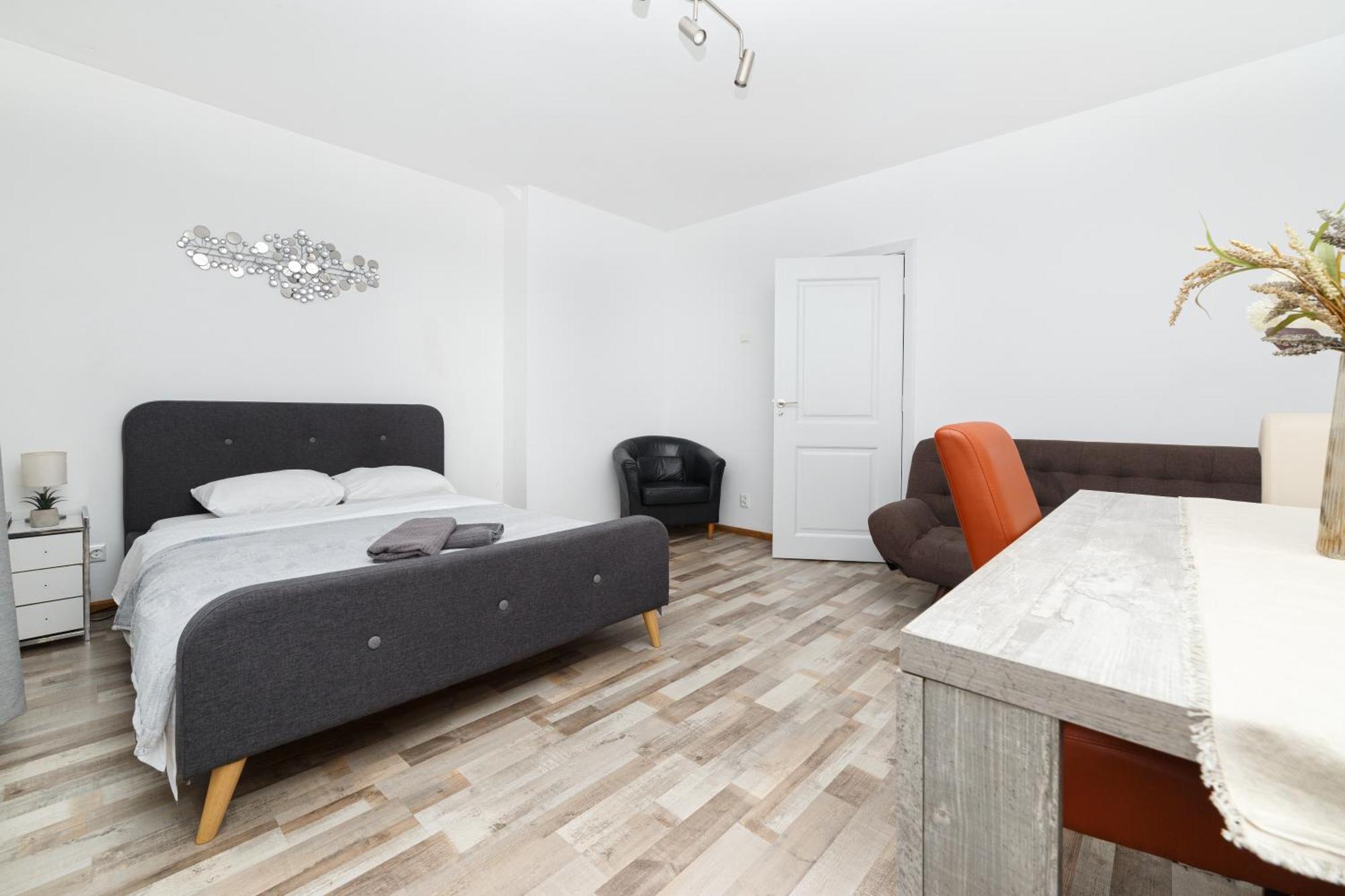 Color Apartments Street Blanari 12 Букурещ Екстериор снимка